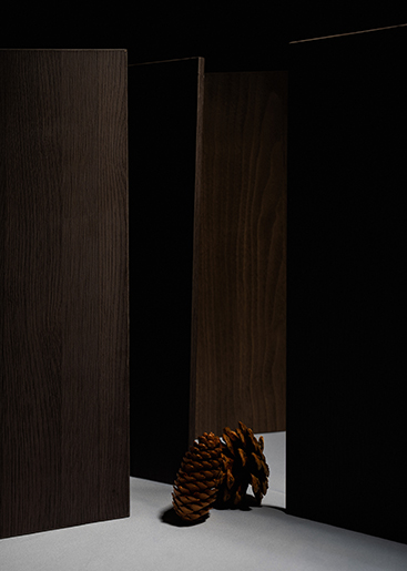 Synchronised wood grain finishing design